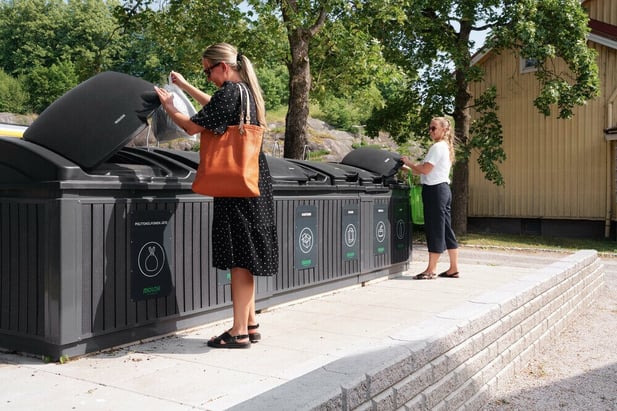 molokdomino-naiset-jatteiden-lajittelu-turku